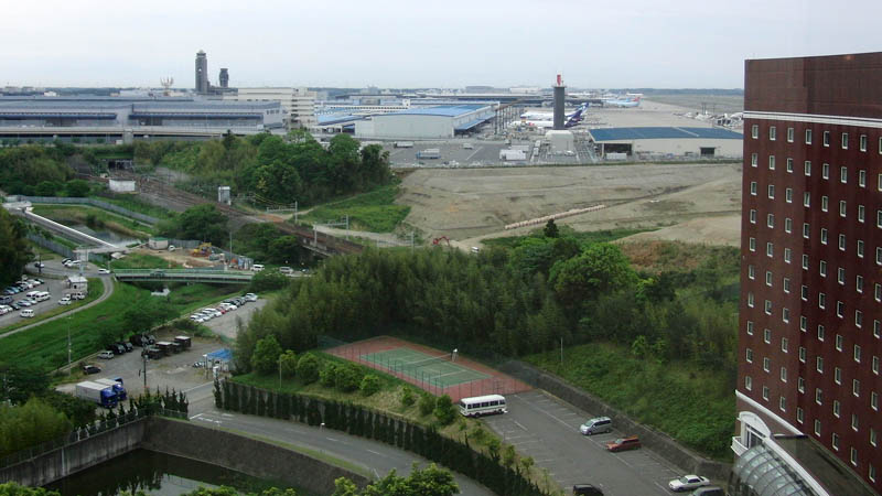 Narita Terminal and Hotel　成田空港のターミナル、管制塔とマロウドインターナショナル
