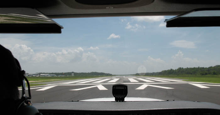 Leesburge Airportの写真　Runway 13から離陸