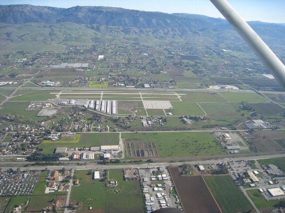 ́AbɂȂNon-Tower AirportSouth Oounty`łB